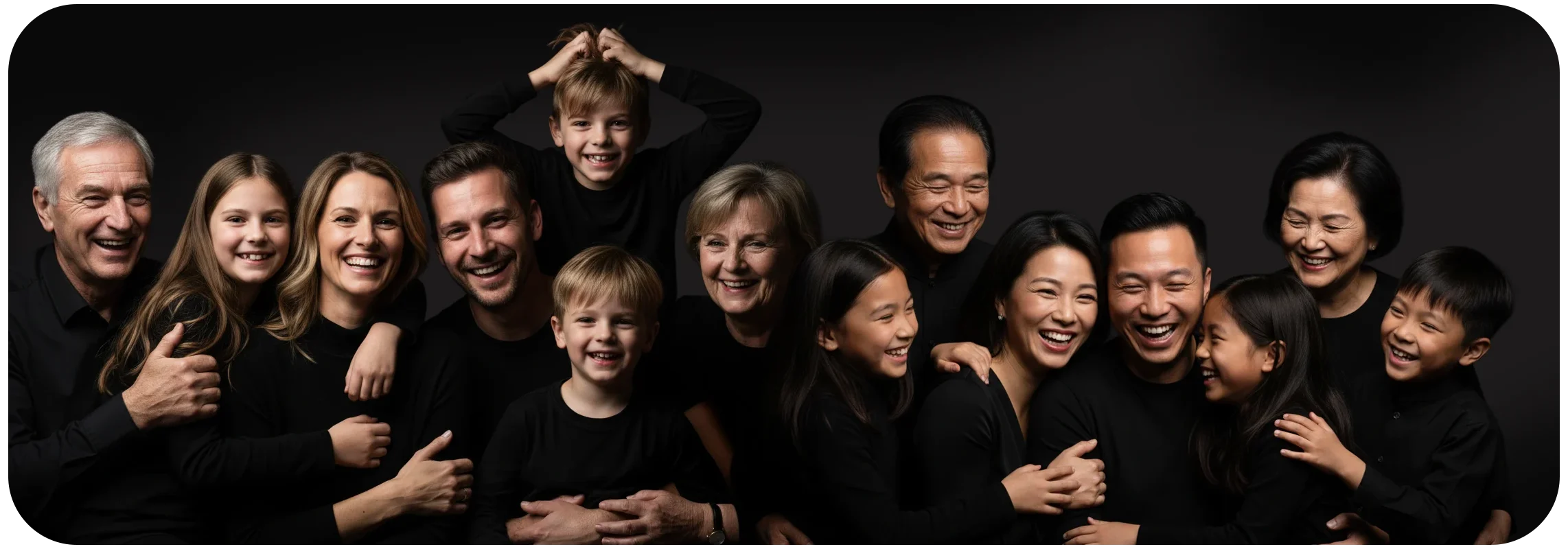 Zahnaerzte in Düsseldorf: Ein Generationsbild mit Oma, Opa, Vater, Mutter und Kindern in unserer Zahnarztpraxis in Düsseldorf Lichtenbroich